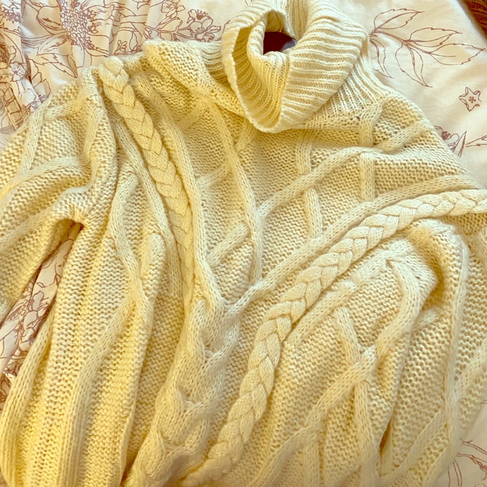 Oversized knit cream turtleneck sweater